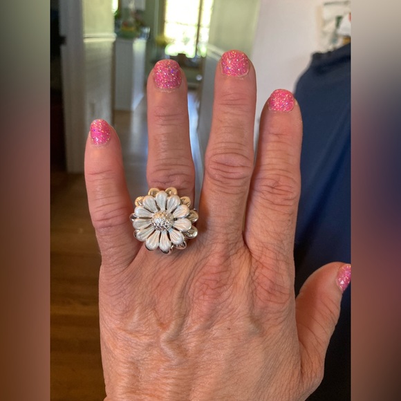 Sterling Flower Ring Sz 7 Like new shiny & matte petals 1” flower GORGEOUS - Picture 3 of 8